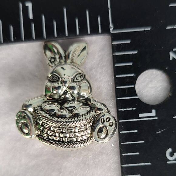 Vintage Best Easter Bunny Silver tone Metal Clip Earrings 1" NEW Deadstock - Picture 5 of 6
